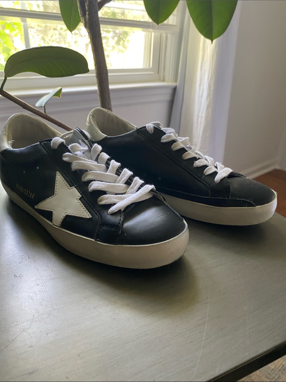 Black Golden Goose Superstar Leather Men’s Size 39, fits 8 1/2 for women